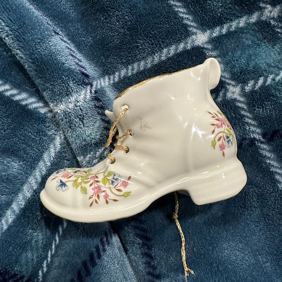 Cre Irish Porcelain Boot Made in Galway Ireland Flowers Vines Delicate. - Picture 1 of 10